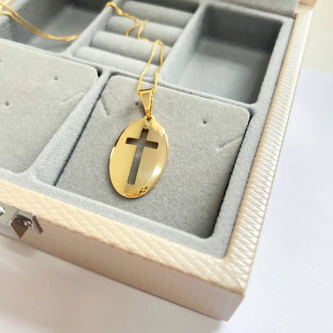 COLAR PINGENTE MEDALHA 3CM OVAL COM CRUZ VAZADA
