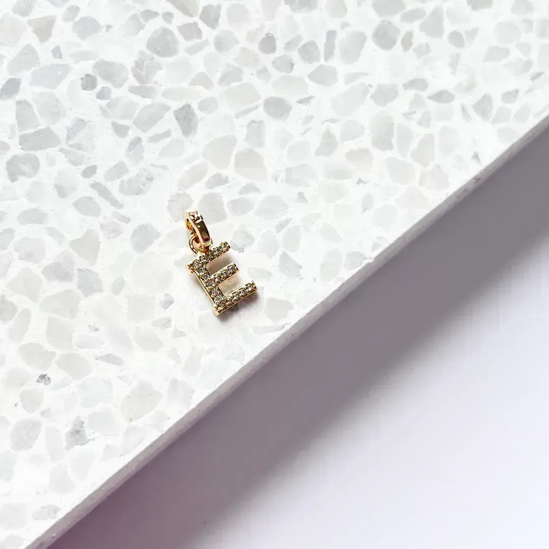 PINGENTE (CHARMS) LETRA 1CM E