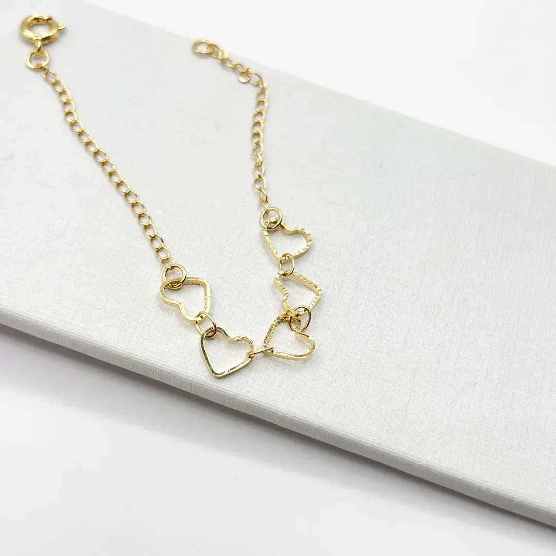 PULSEIRA INFANTIL 5 CORAÇÕES VAZADOS