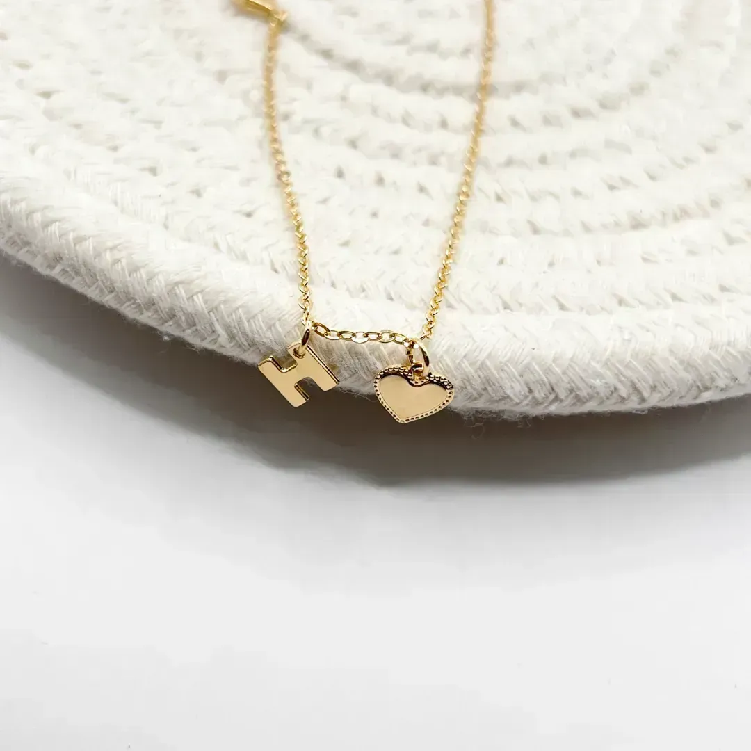 PULSEIRA LETRINHA COM CORAÇÃO CHAPA - H