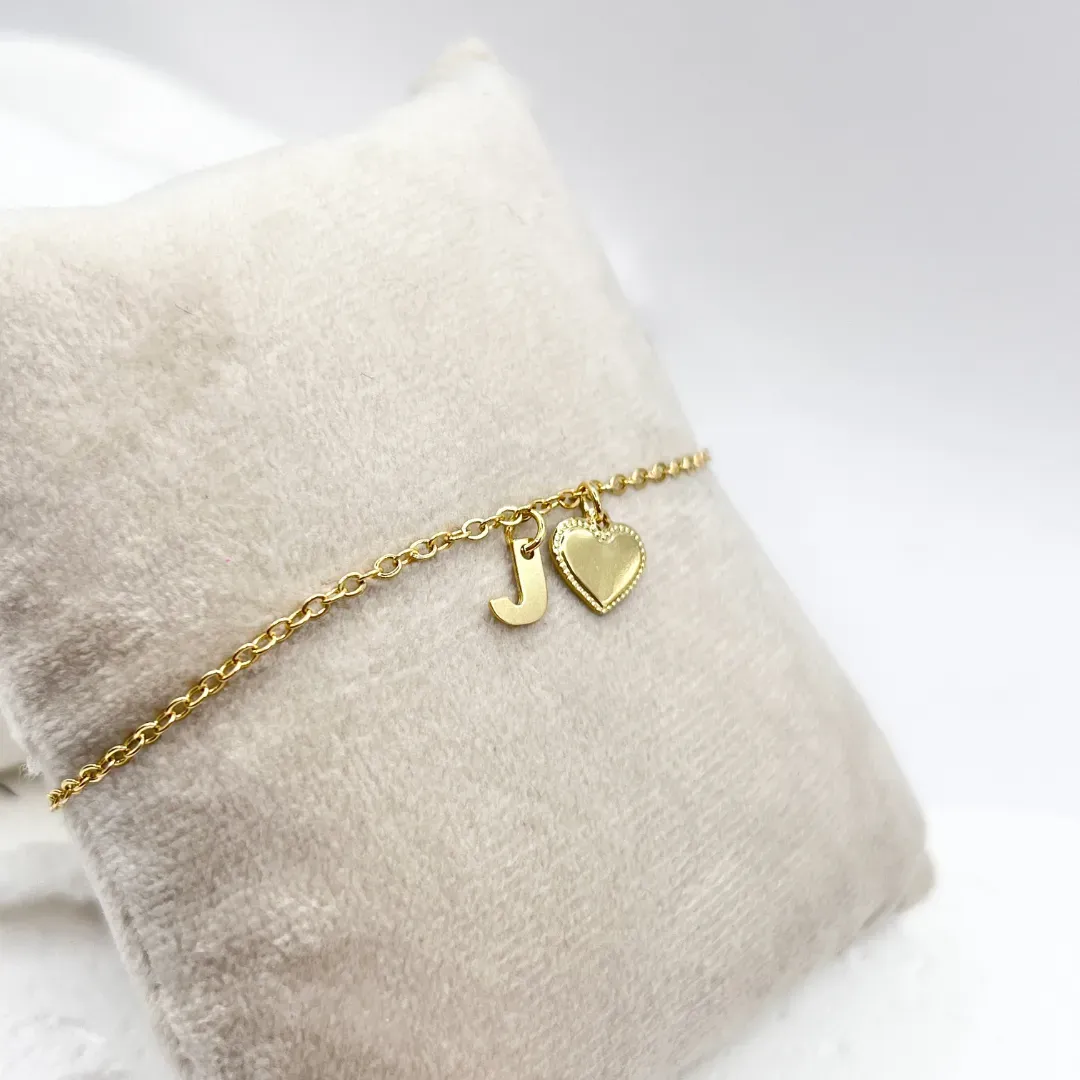 PULSEIRA LETRINHA COM CORAÇÃO CHAPA - J
