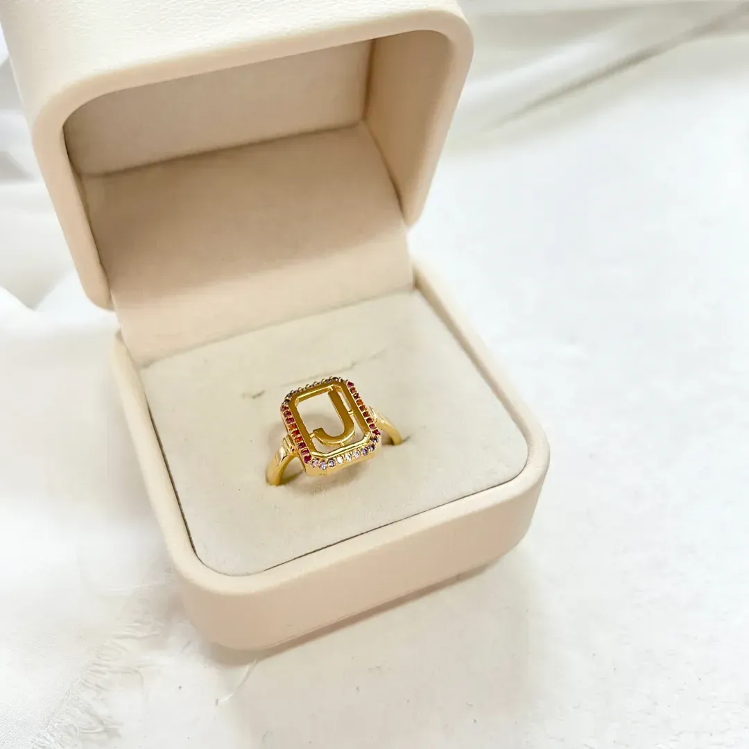 ANEL AJUSTÁVEL DE LETRA COM MICRO ZIRCONIA COLORIDA - J