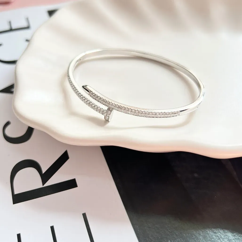 BRACELETE PREGO CRAVEJADO DE MICRO ZIRCONIAS