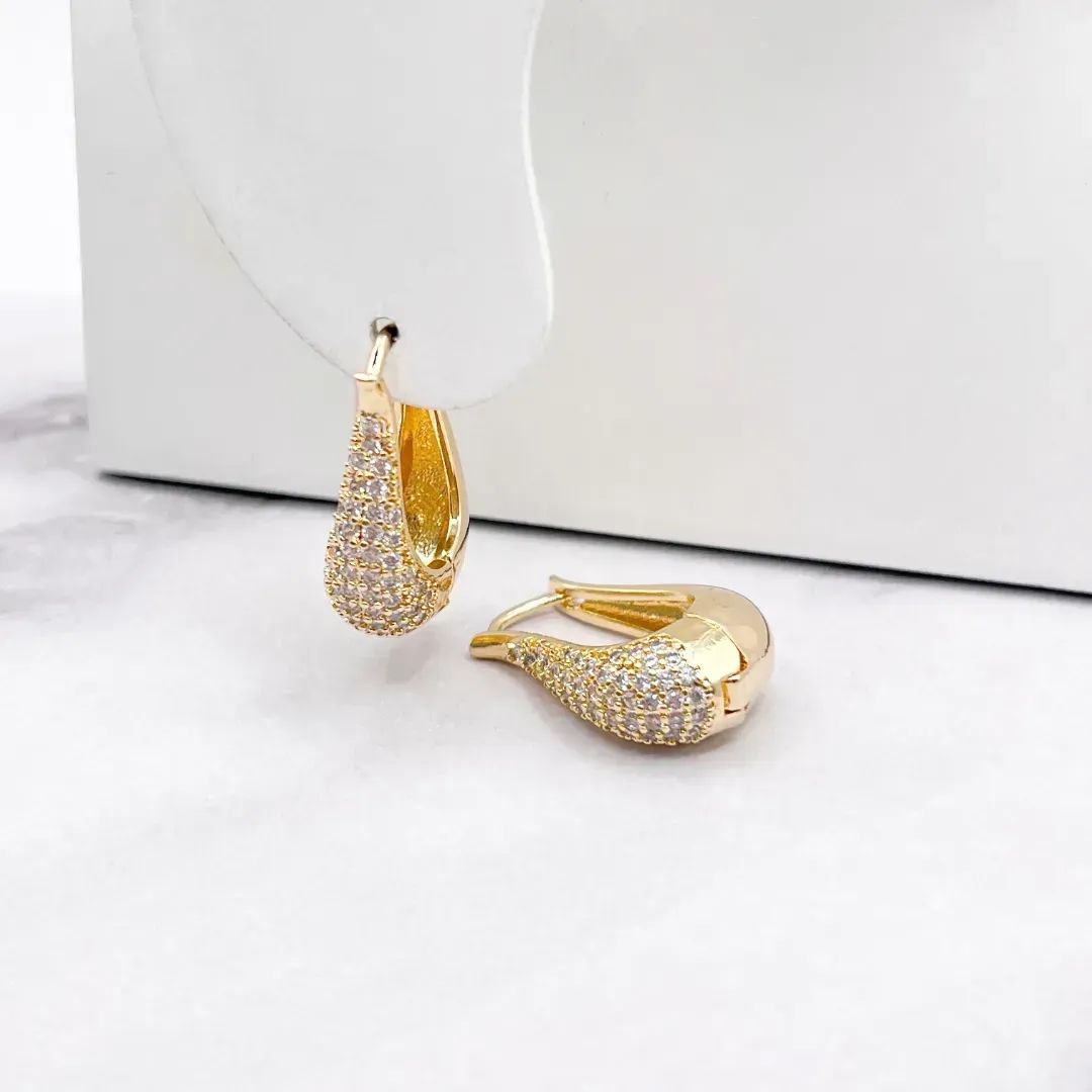BRINCO ARGOLA ARTICULADA EM FORMATO DE GOTA CRAVEJADA 2,5CM