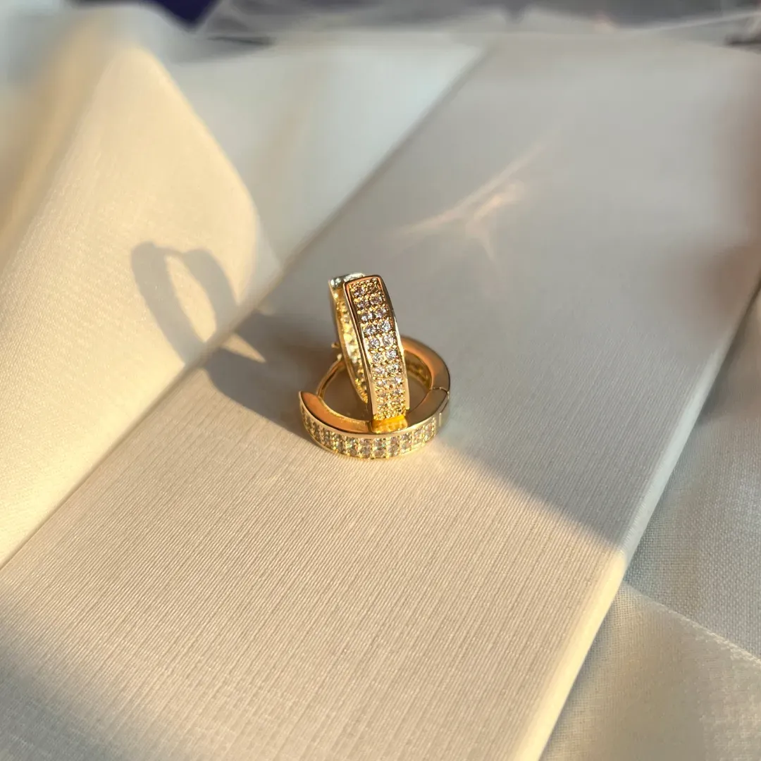 BRINCO ARGOLA ARTICULADA MICRO ZIRCONIA NA FRENTE E ATRÁS