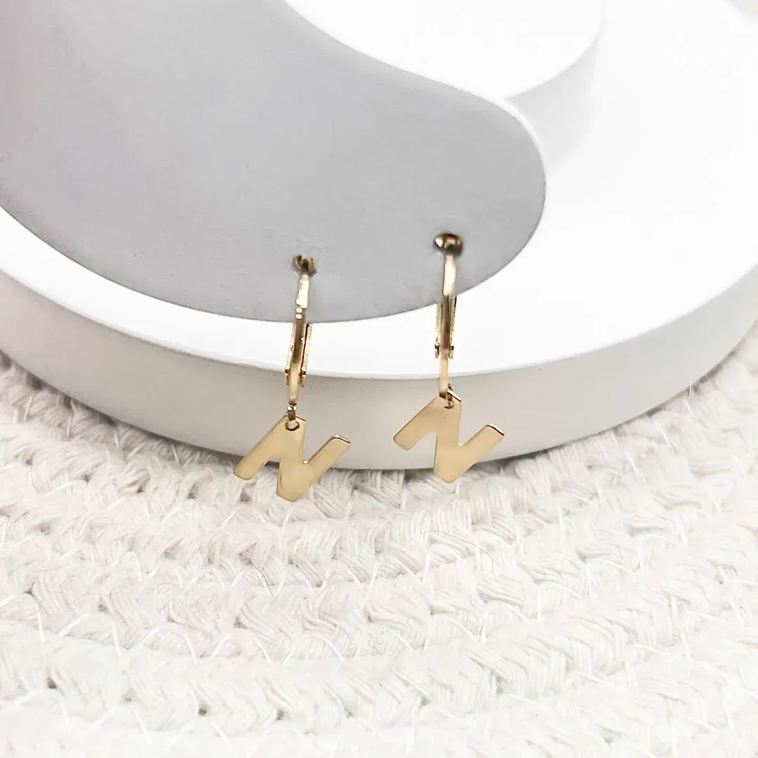 BRINCO ARGOLA DE CLICK LETRAS SIMPLES - N