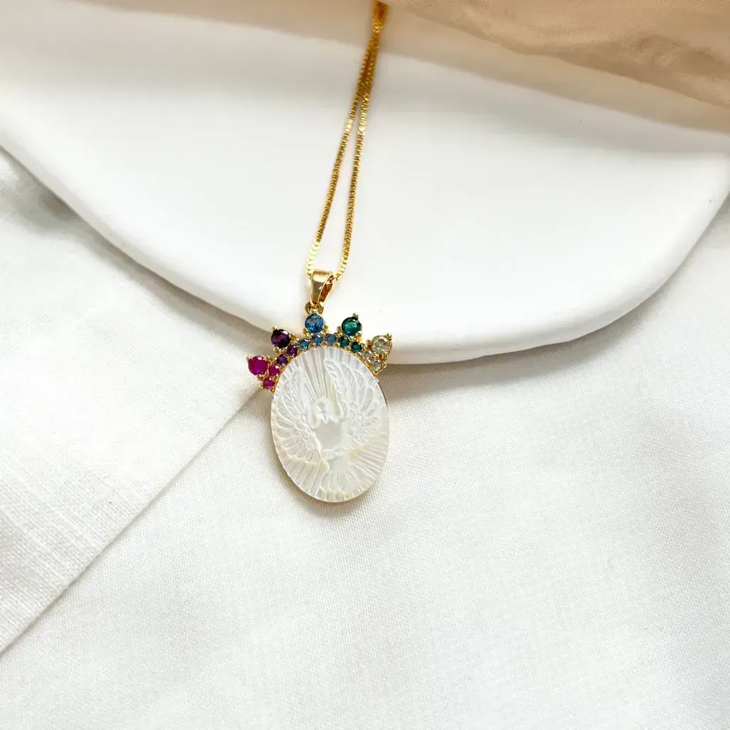 COLAR ESPÍRITO SANTO EM MADRE PÉROLAS E PEDRAS COLORIDAS