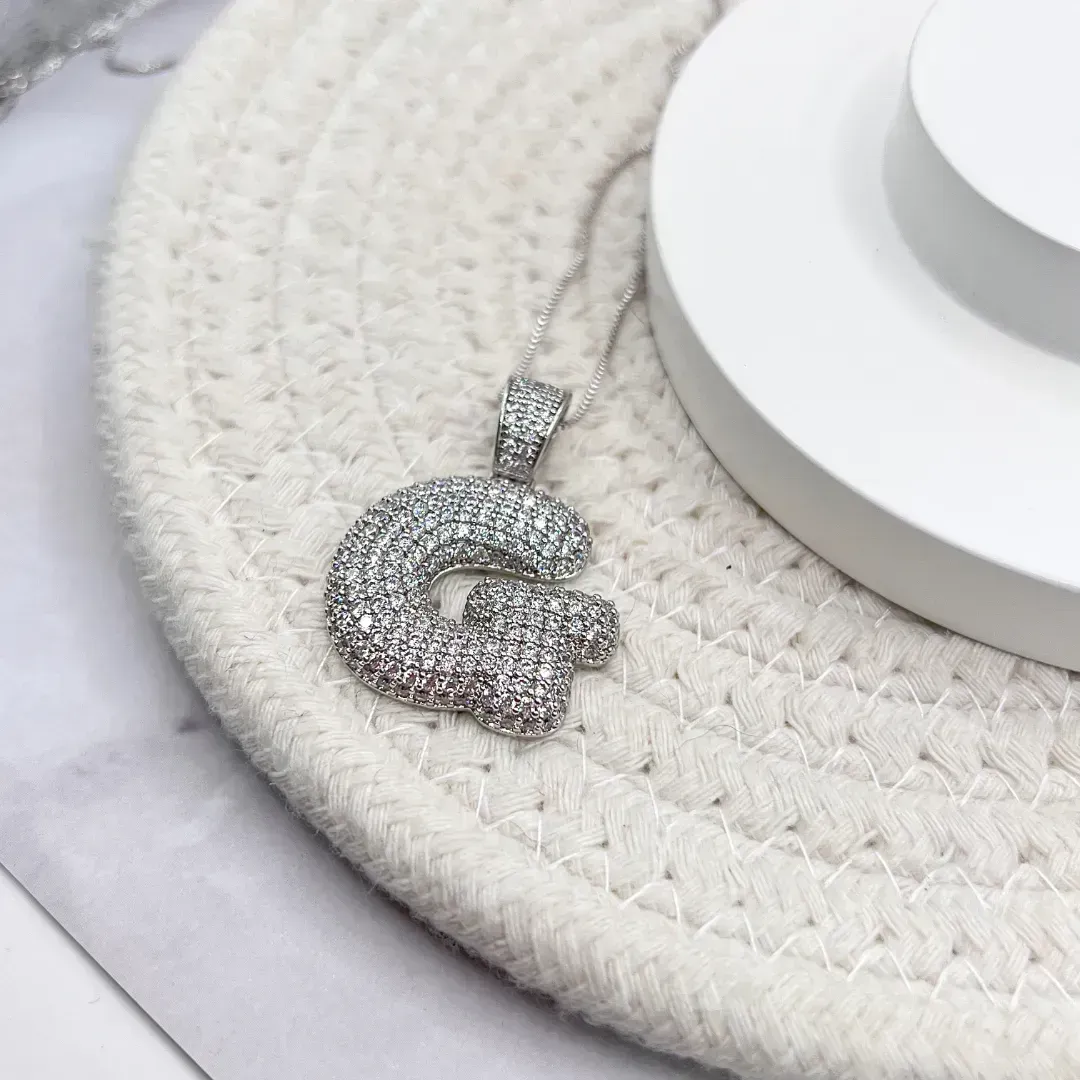 COLAR LETRA BUBBLE CRAVEJADA - G