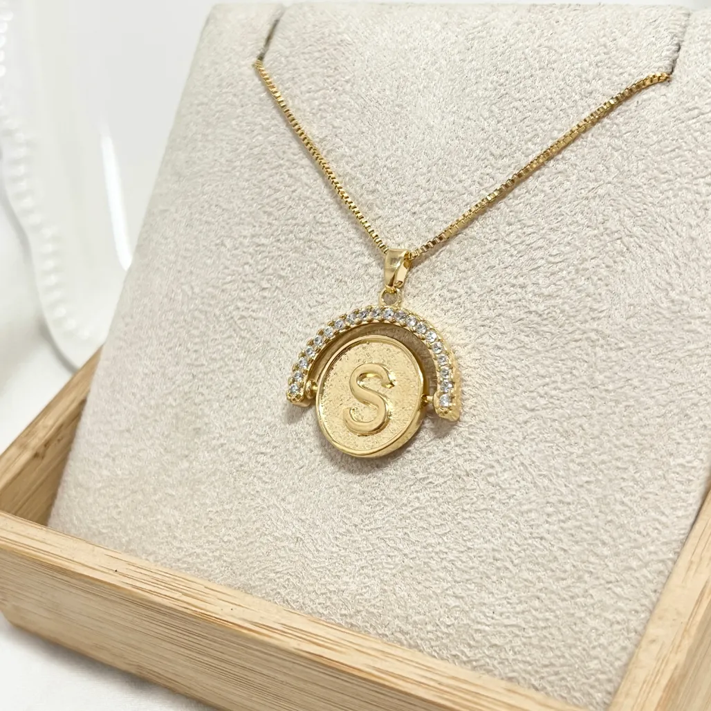 COLAR LETRA GIRATÓRIA ZIRCONIA CRISTAL - S
