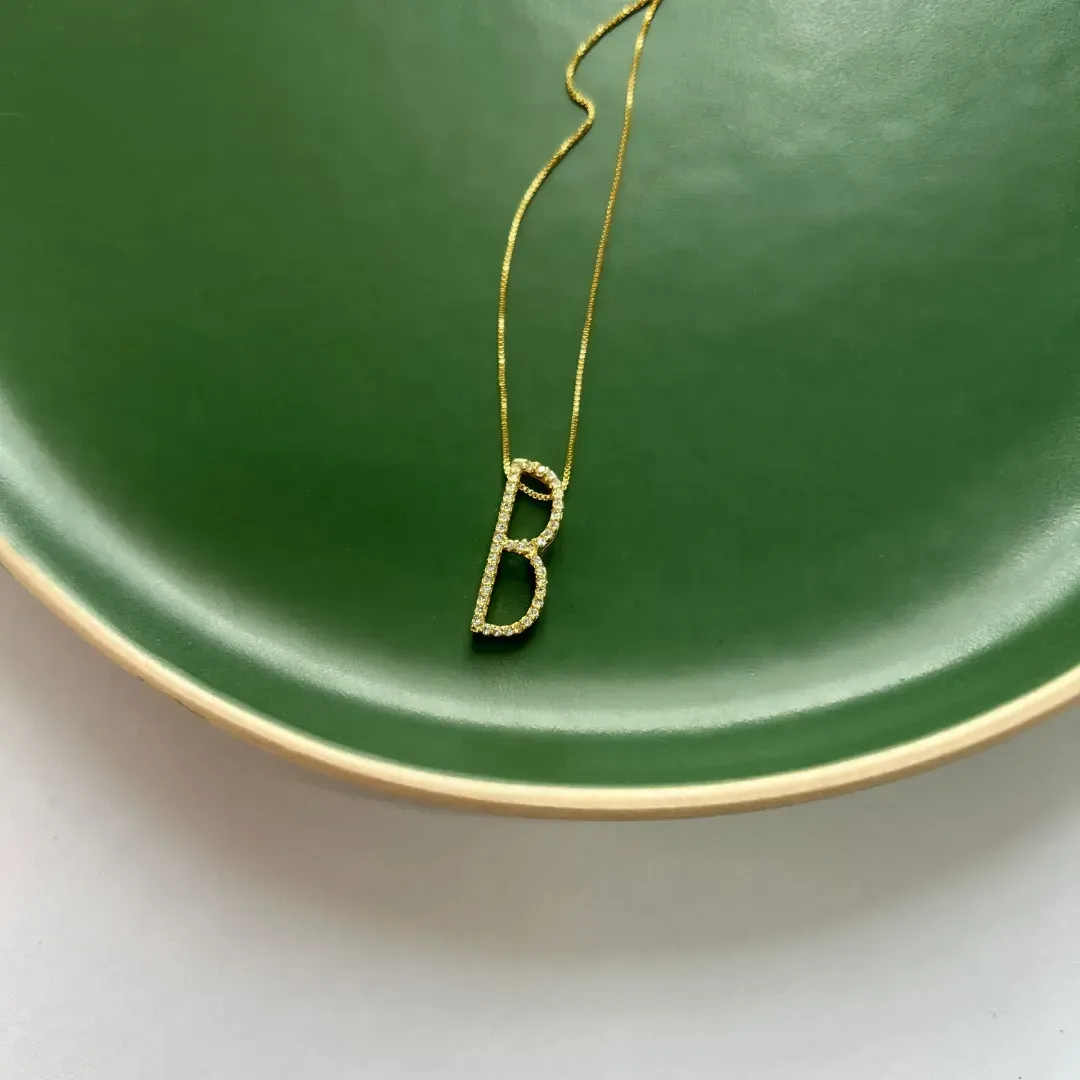 COLAR LETRA LONGA DE MICRO ZIRCONIAS - B