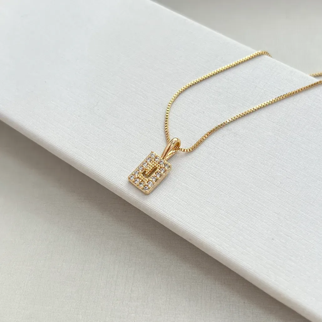 COLAR LETRA MINI MEDALHA CRAVEJADA COM LETRA - J