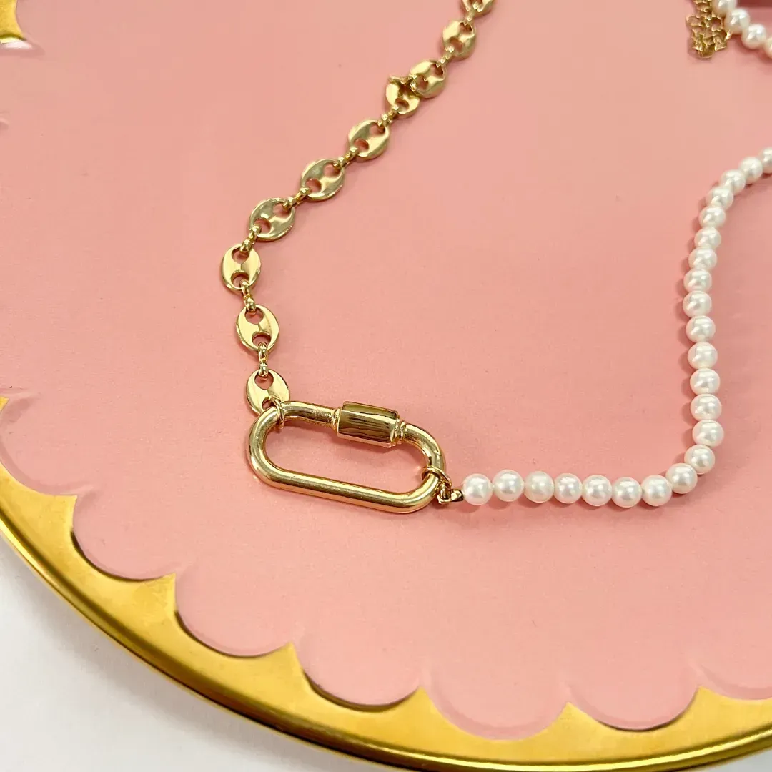 COLAR MOSQUETÃO COM PÉROLAS E CAP SODA - INSPIRAÇÃO GUCCI