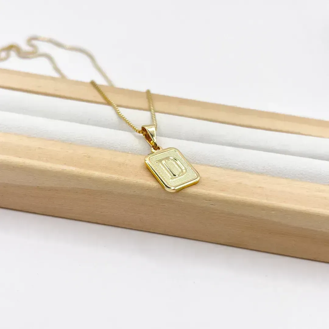 COLAR PINGENTE MINI 1X1 MEDALHA DE LETRA - D