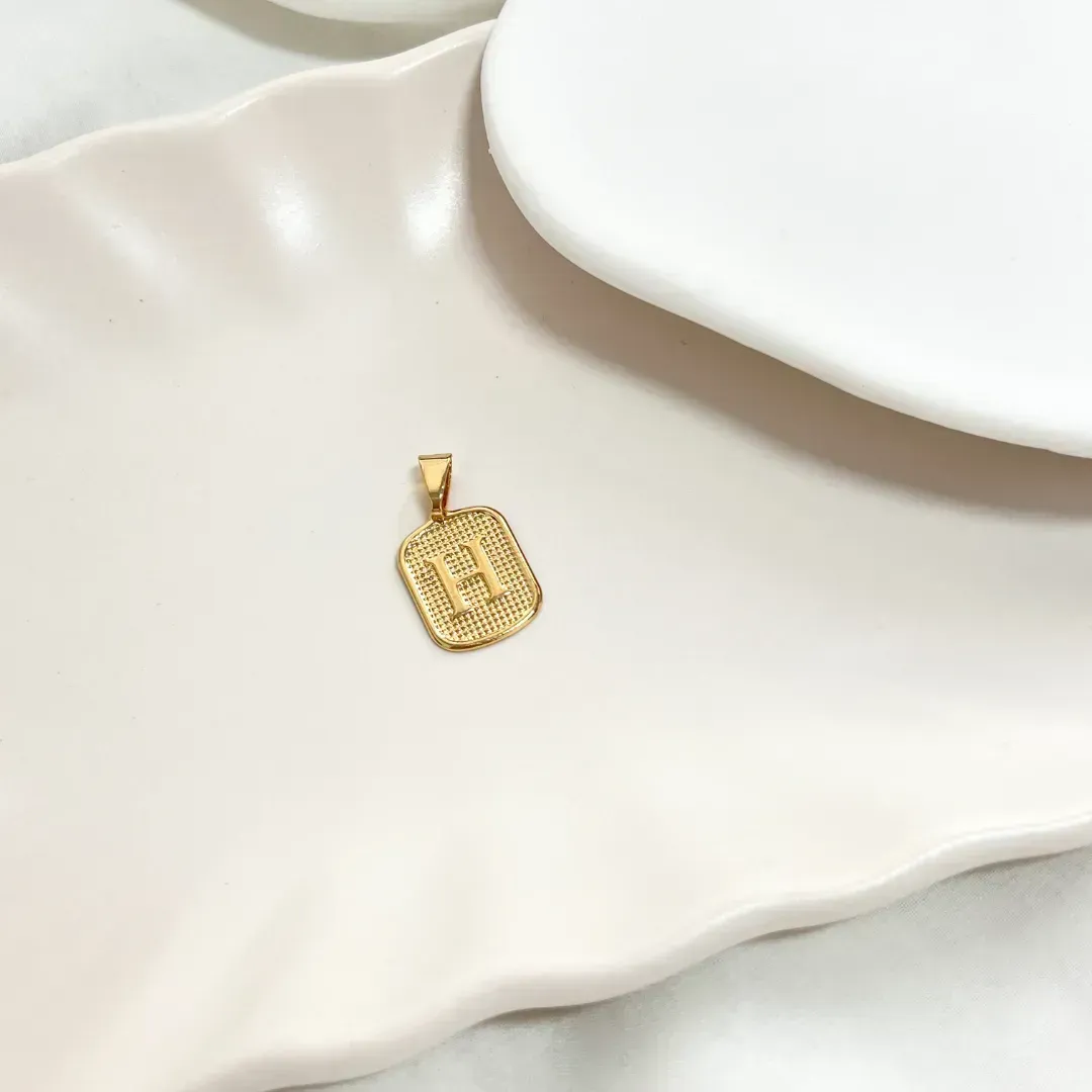 PINGENTE MEDALHA PEQUENA DE LETRA - H
