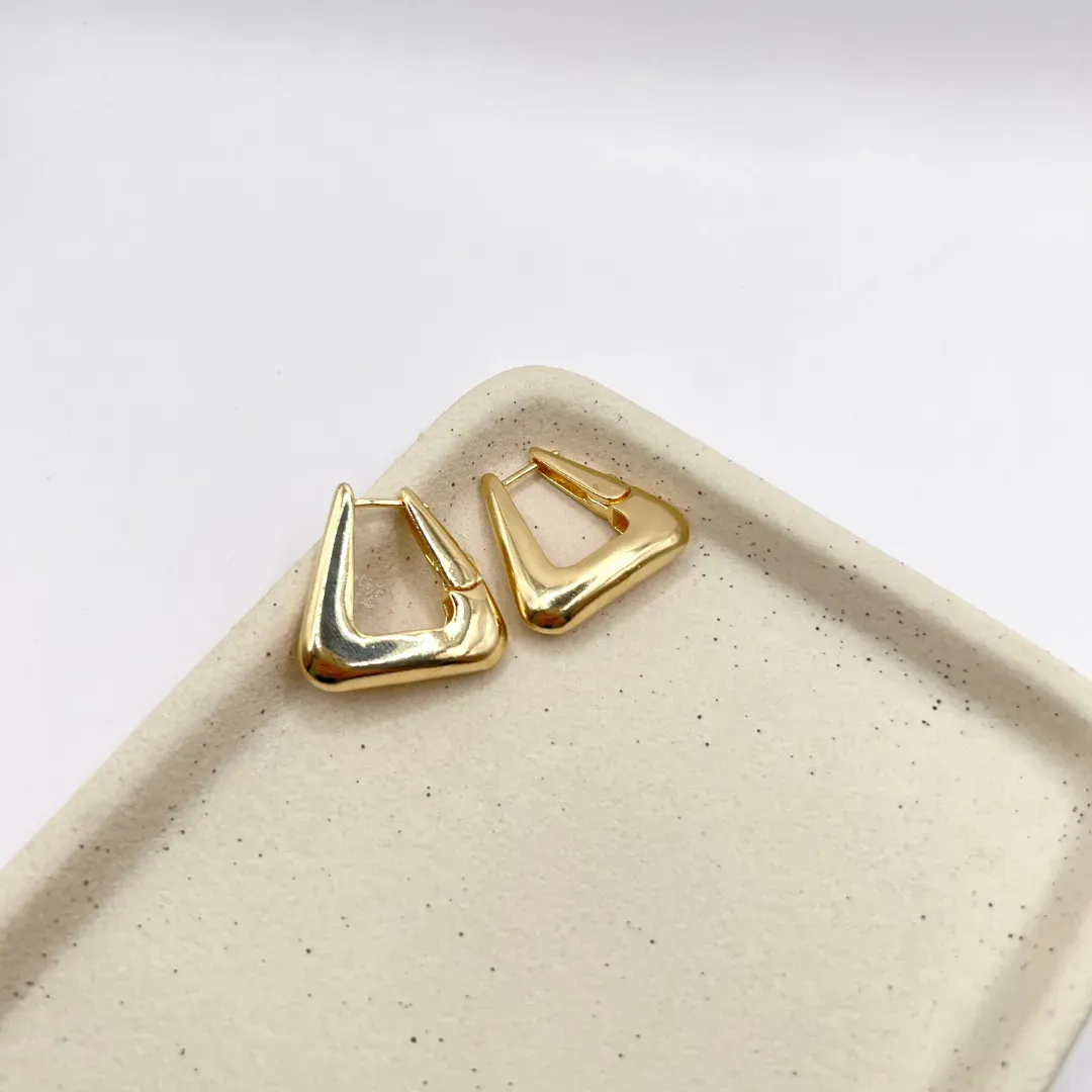 BRINCO ARGOLA ARTICULADA TRAPÉZIO MAÇICA GRANDE 2,5CM