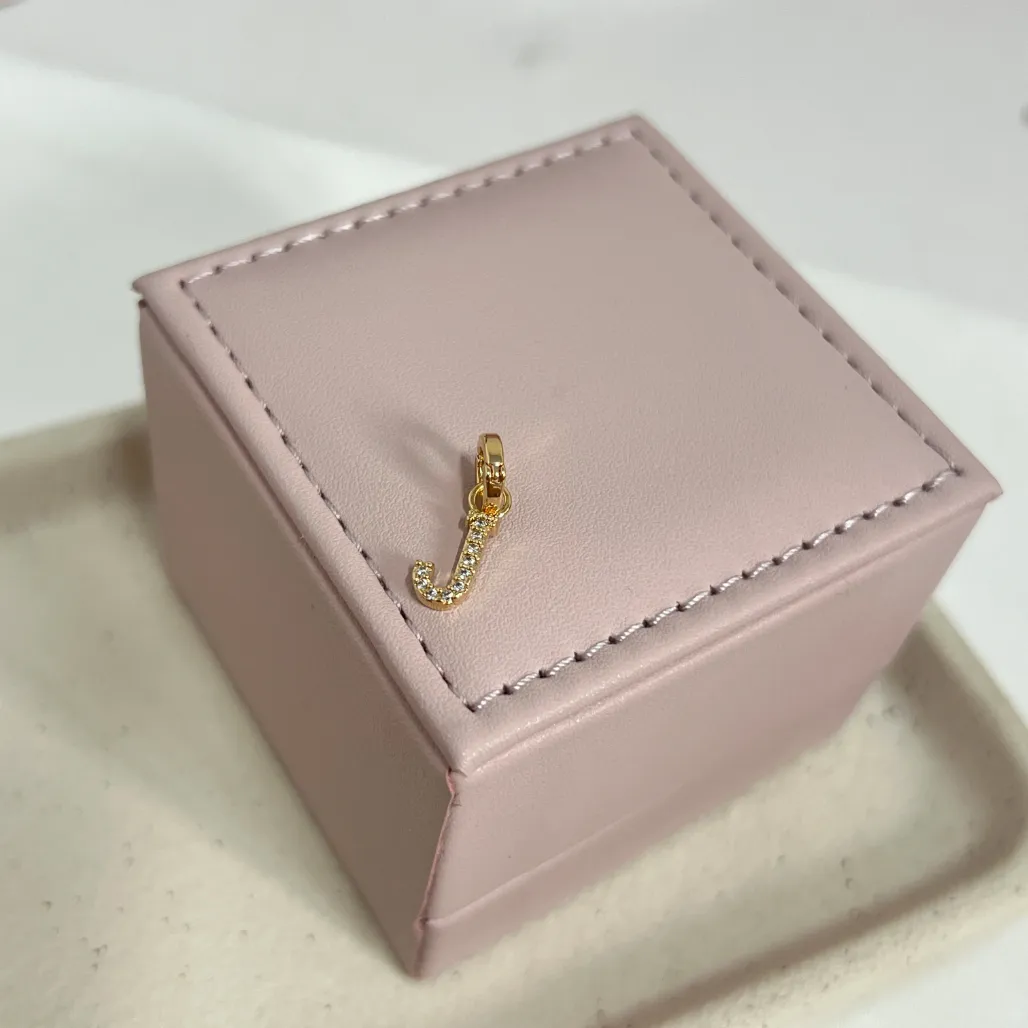 PINGENTE (CHARMS) LETRA 1CM - J