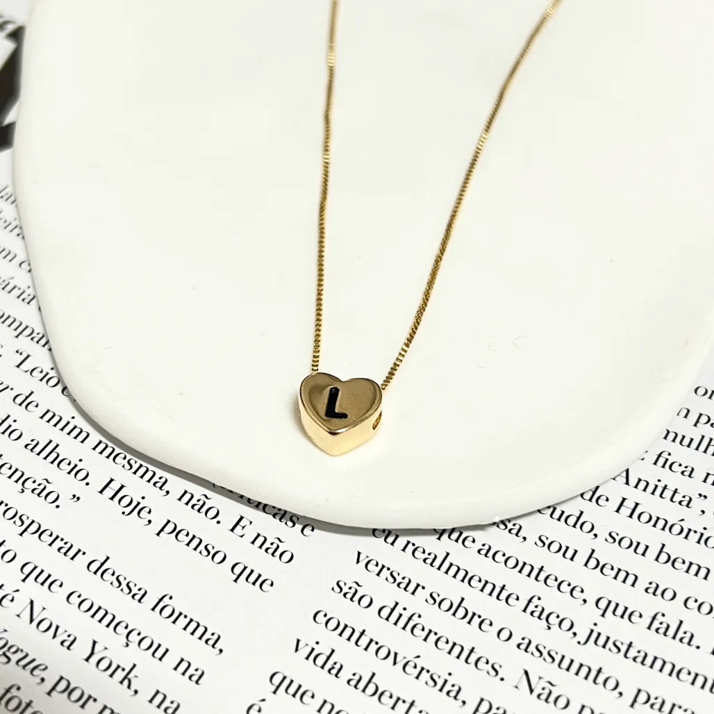 COLAR CORAÇÃO 0,9MM COM LETRA E DETALHE EM PRETO - L