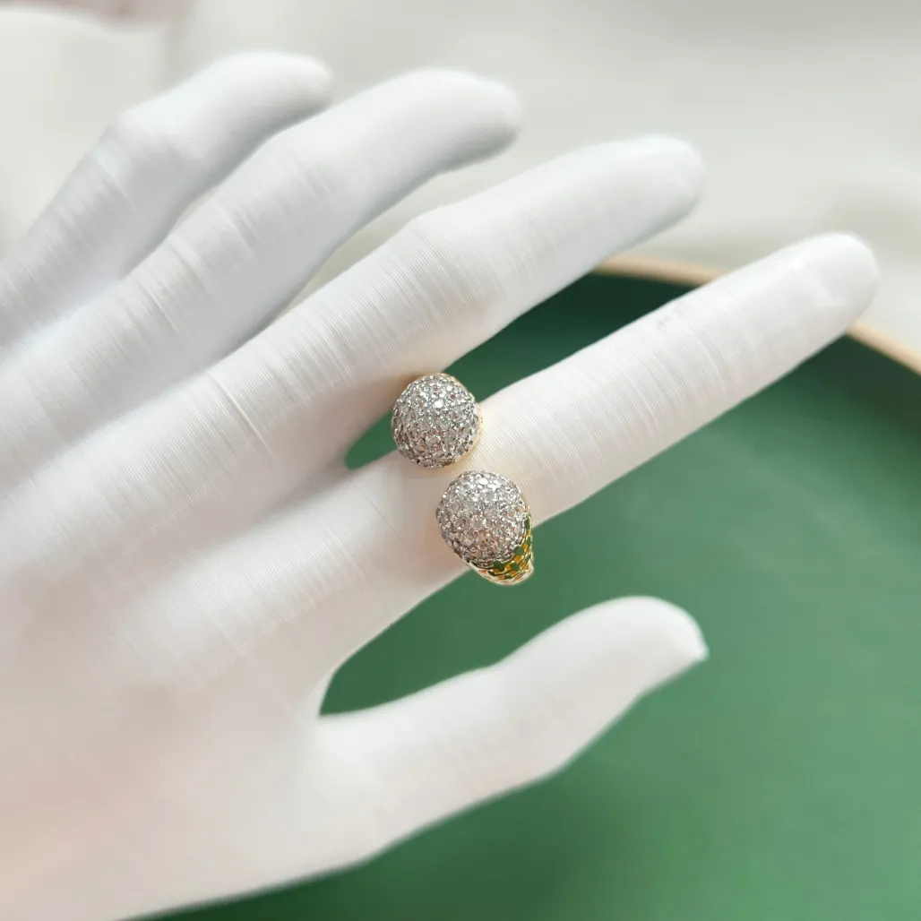 ANEL AJUSTÁVEL DETALHES VAZADOS E CRAVAÇÃO EM MICRO ZIRCONIAS