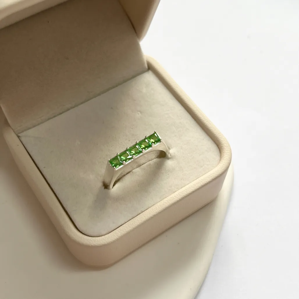 ANEL PRATA925 COM 5 PEDRAS QUADRADAS VERDE CLARO
