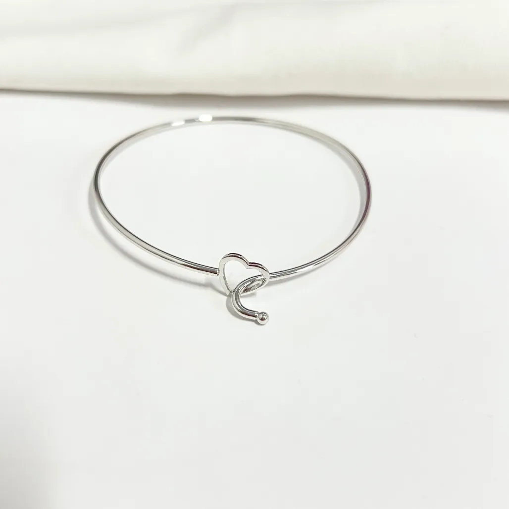 BRACELETE FIO CORAÇÃO COM ENGATE