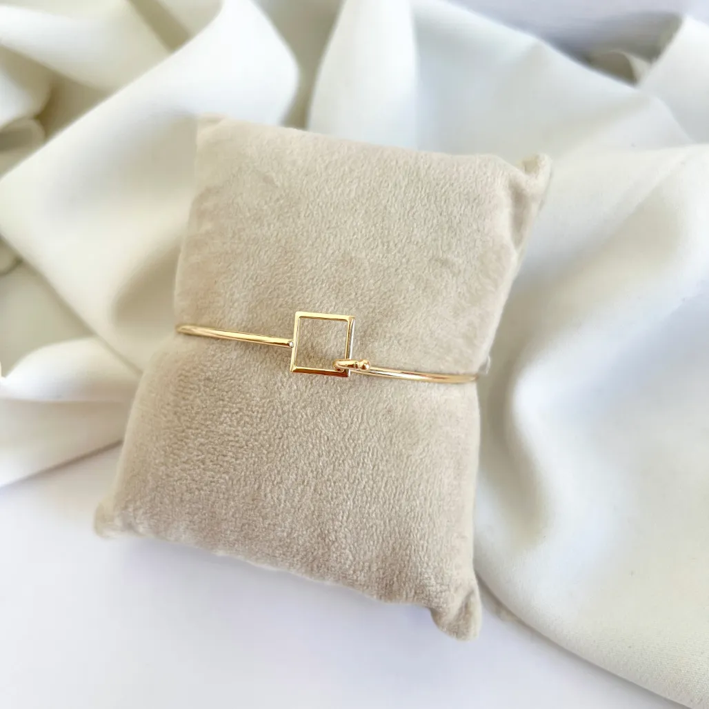 BRACELETE FIO QUADRADO COM ENGATE