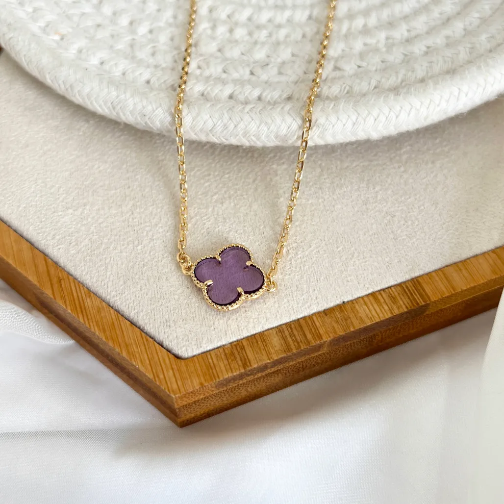 COLAR CHOKER TREVO LILÁS ACRÍLICO 45CM