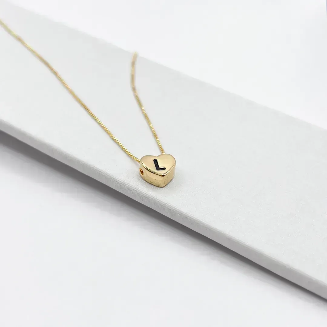 COLAR CORAÇÃO 0,9MM COM LETRA E DETALHE EM PRETO - L