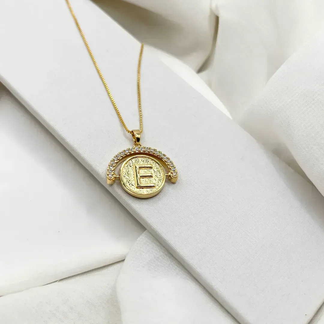 COLAR LETRA GIRATÓRIA ZIRCONIA CRISTAL - E