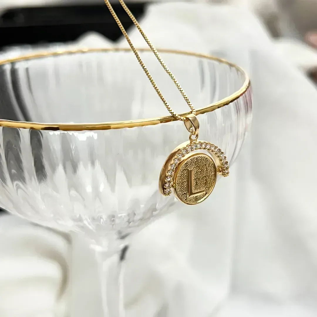 COLAR LETRA GIRATÓRIA ZIRCONIA CRISTAL - L