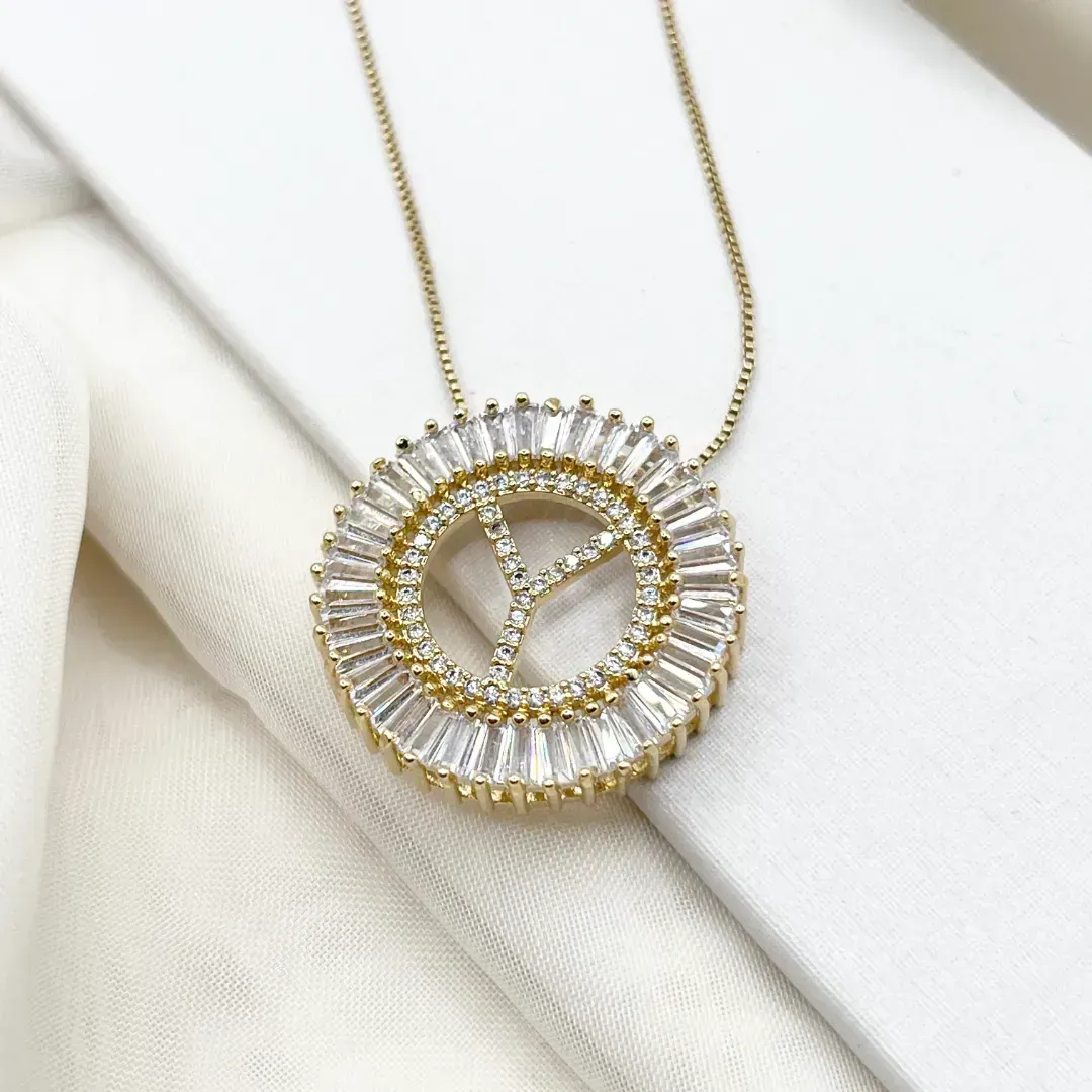 COLAR MANDALA DE ZIRCONIAS BAGUETES DE LETRAS