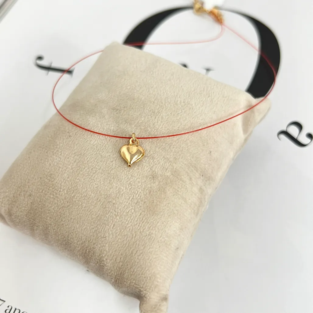 FIO DE NYLON COM PINGENTE DE CORAÇÃO