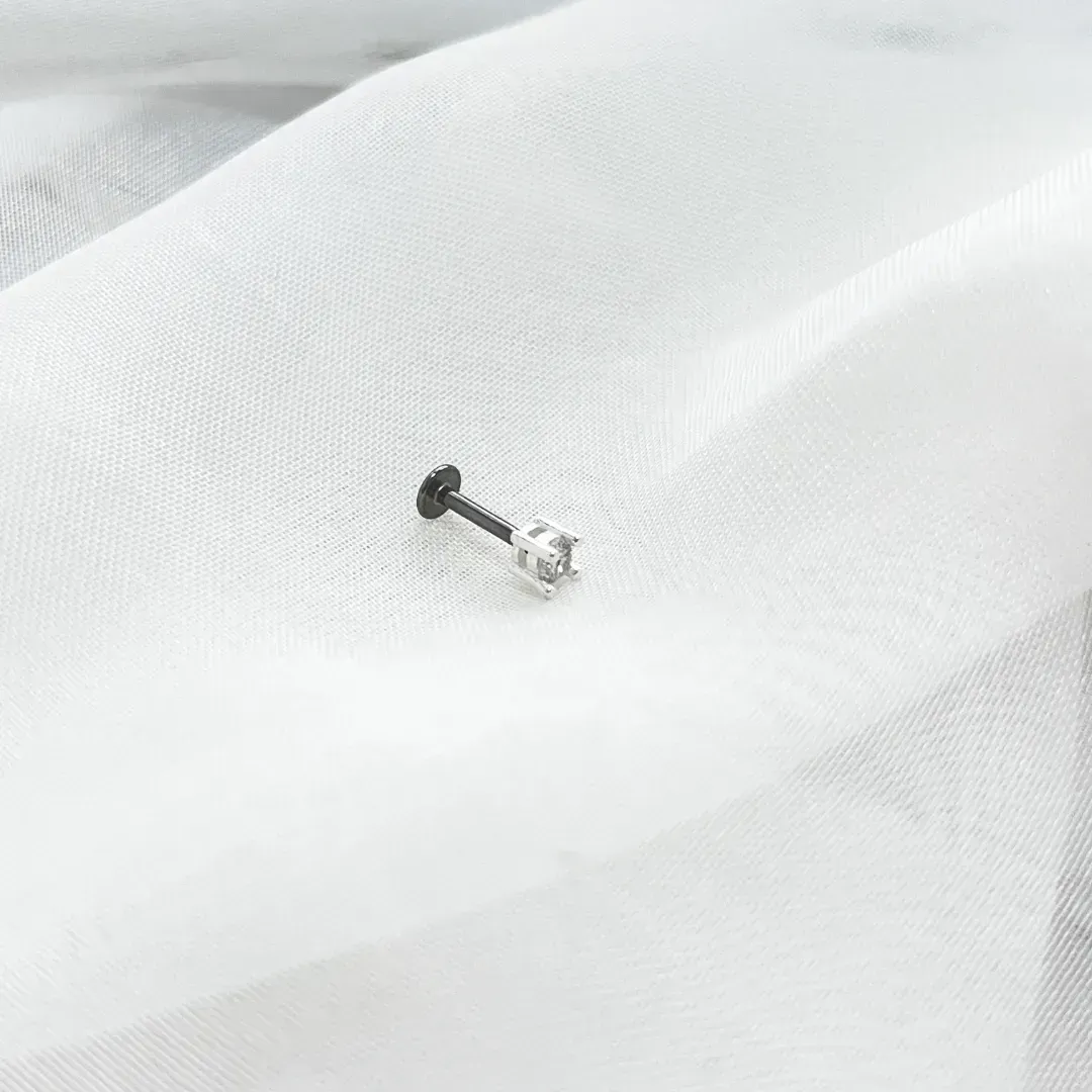 PIERCING PRATA925 COM BASE EM AÇO INOX PARA FURO PONTO DE LUZ 2MM