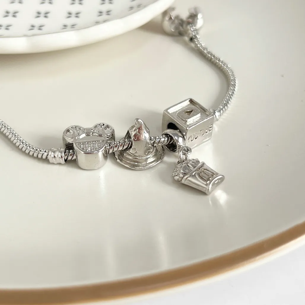 PULSEIRA (INSPIRAÇÃO VIVARA) COM 4 BERLOQUES