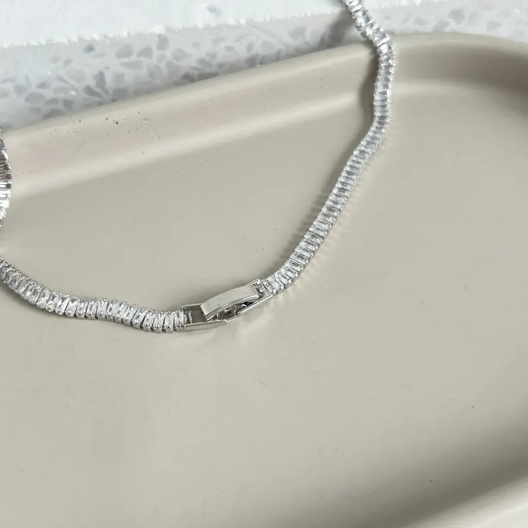 COLAR RIVIERA BAGUETE COM FECHO RELÓGIO 45CM