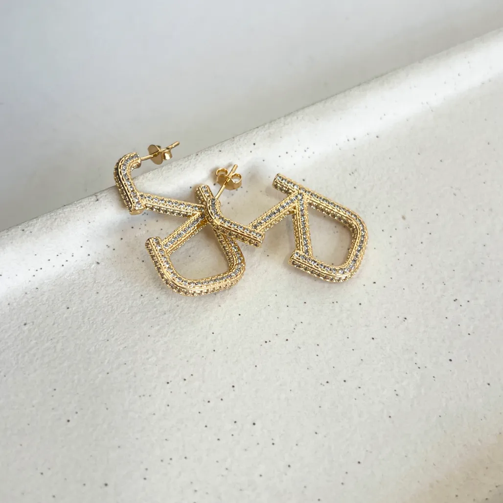 BRINCO ARGOLA CRAVEJADA INSPIRAÇÃO VALENTINO 3,7CM
