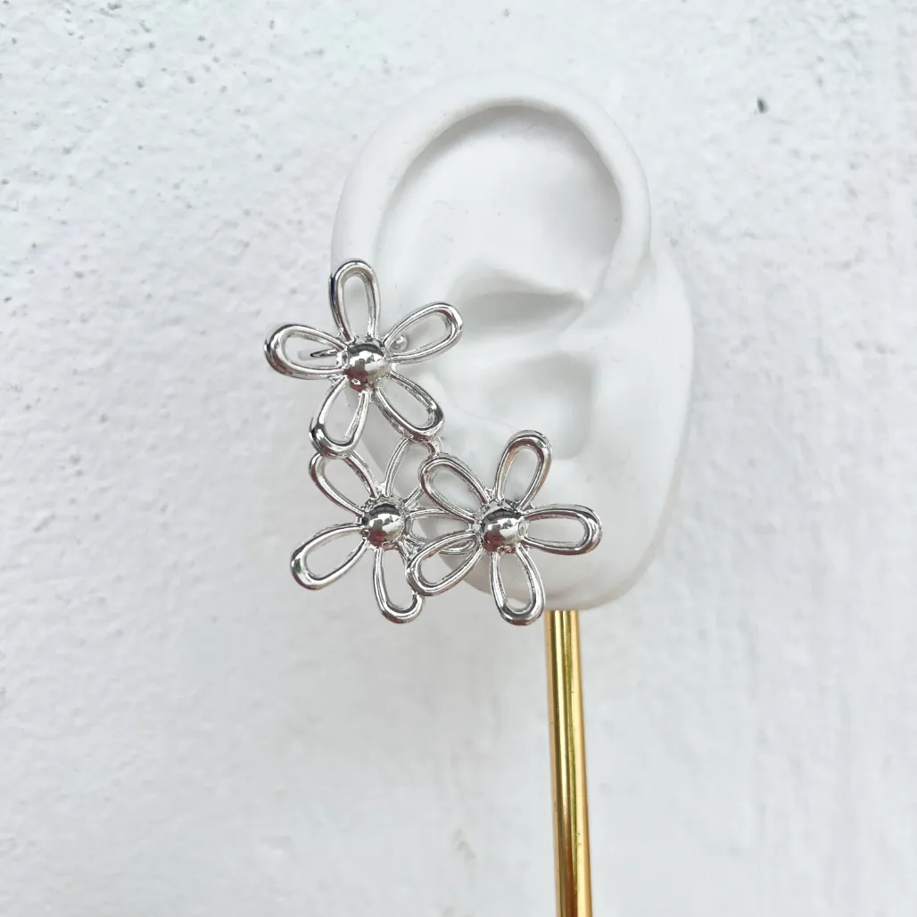 BRINCO 3 FLORES EAR CUFF