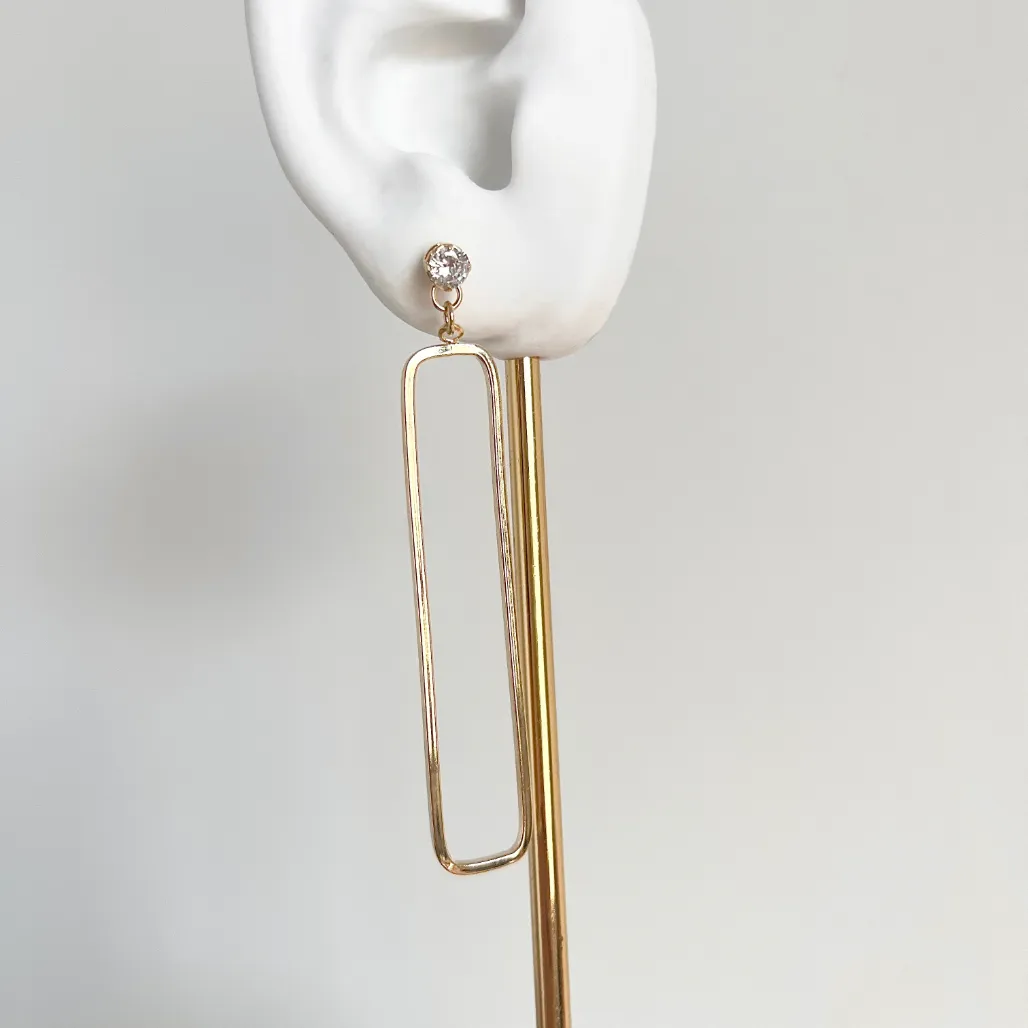 BRINCO RETÂNGULO COM PINO DE ZIRCONIA