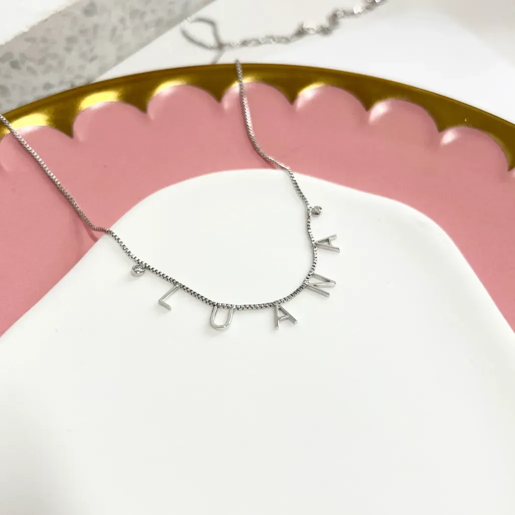 COLAR PERSONALIZADO 5 LETRAS E ZIRCONIAS NAS PONTAS - LUANA