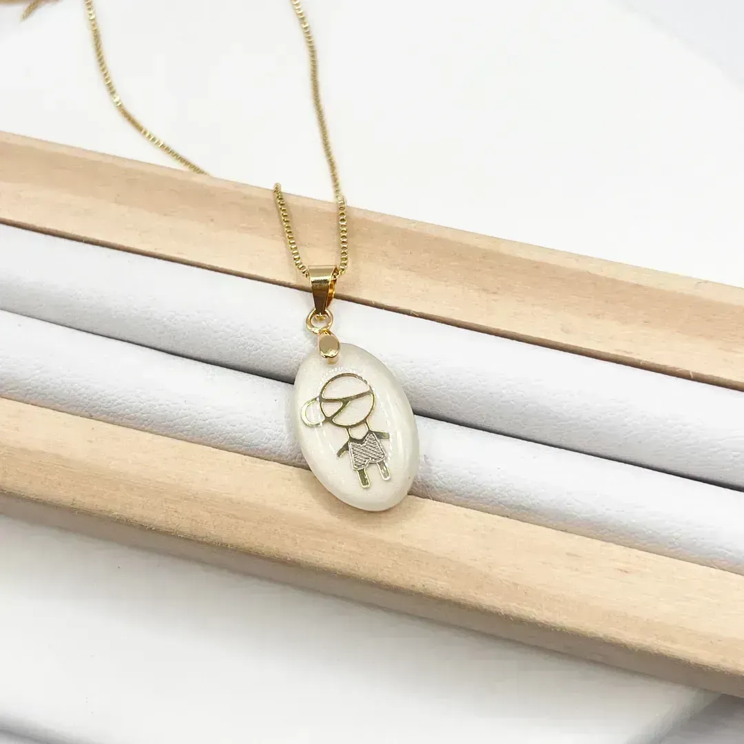 COLAR PINGENTE OVAL EM ACRÍLICO - MENINO