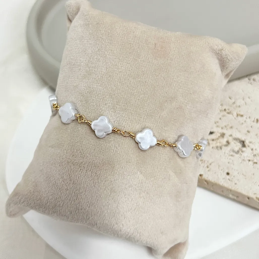 PULSEIRA TREVOS EM PÉROLAS