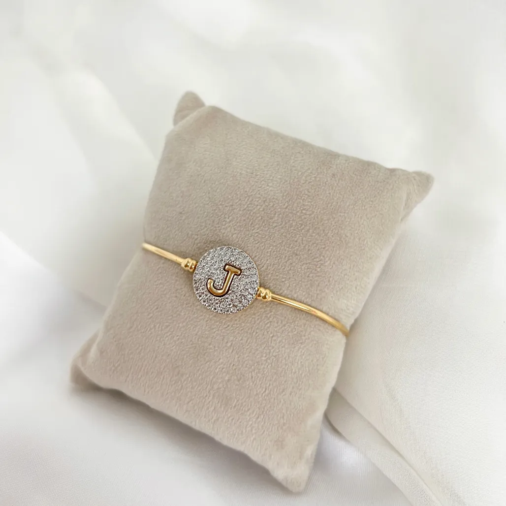 BRACELETE LETRA COM ENCAIXE CRAVEJADO - J