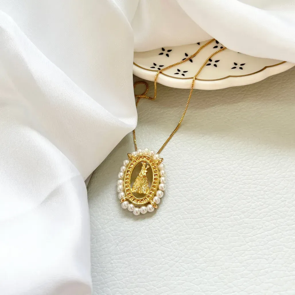COLAR MEDALHA COM PÉROLAS NOSSA SENHORA DE APARECIDA