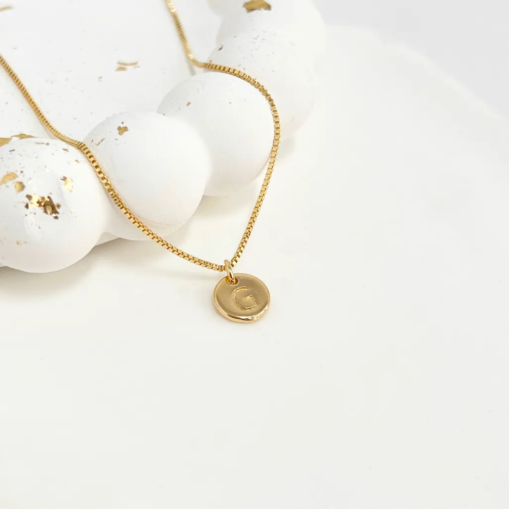 COLAR MINI MEDALHA DE LETRA - G