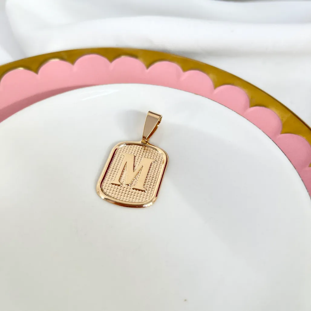 PINGENTE MEDALHA QUADRADA DE LETRA - M