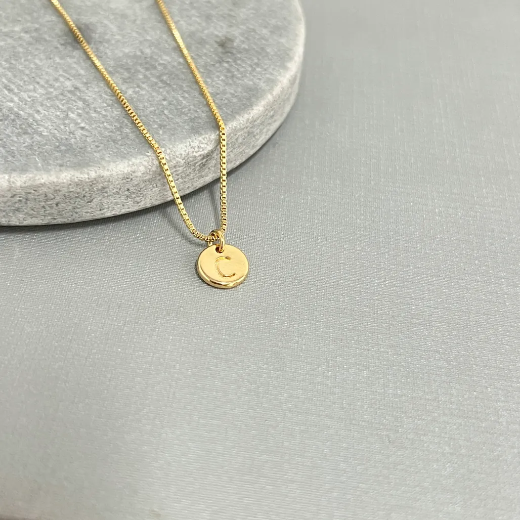 COLAR MINI MEDALHA DE LETRA - C