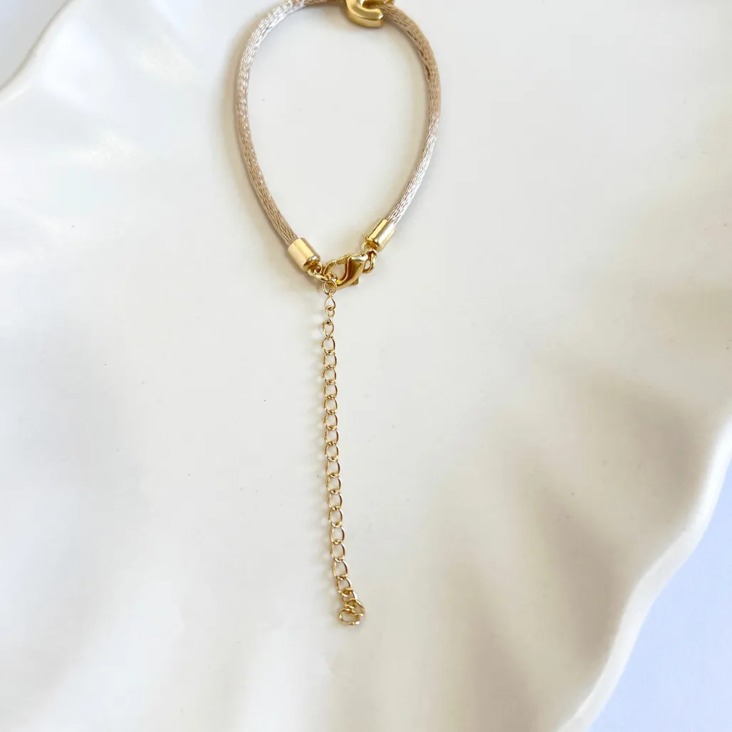 PULSEIRA FIO DE CERA COM PINGENTE DE LETRA - P