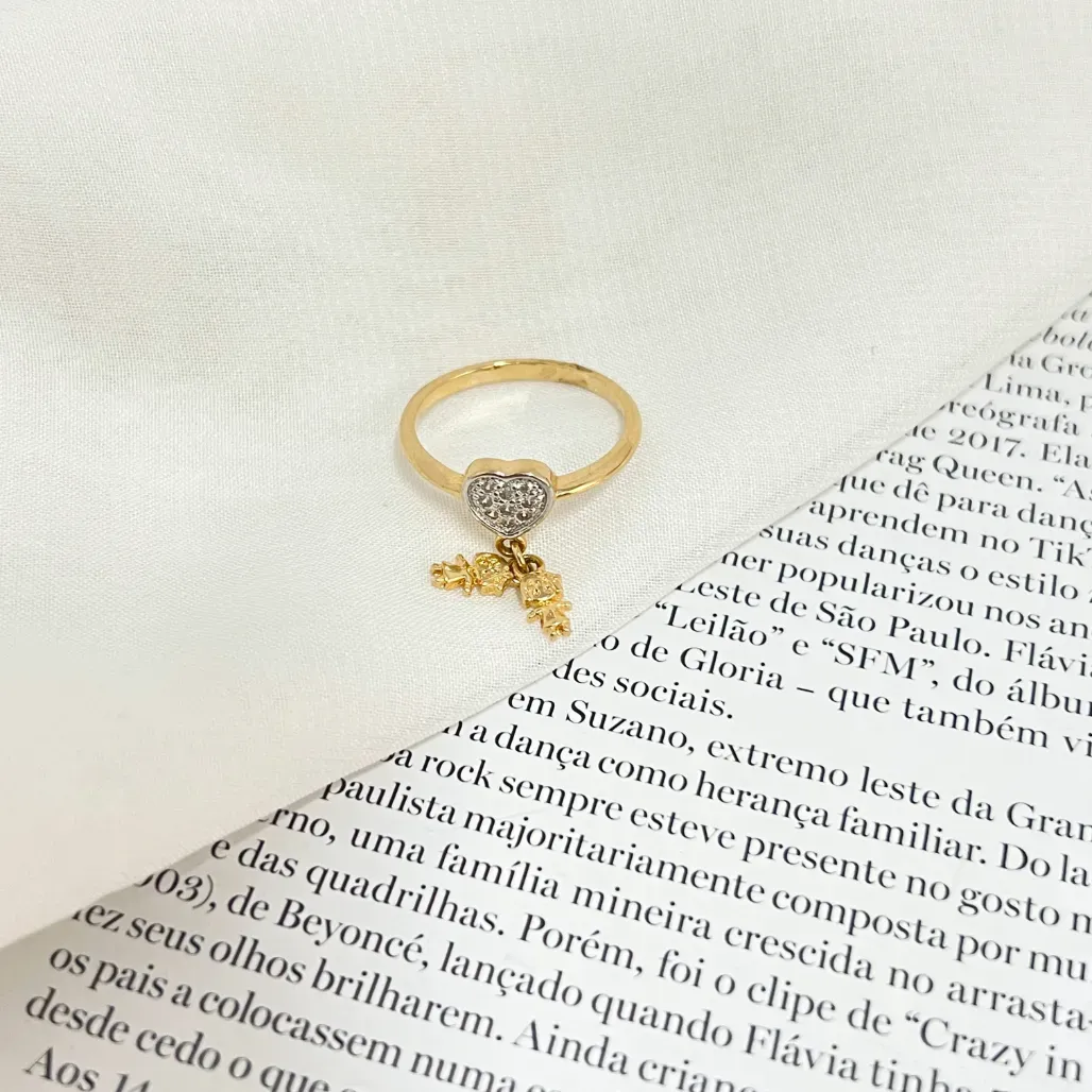 ANEL CORAÇÃO MICRO ZIRCONIA COM 2 MENINAS