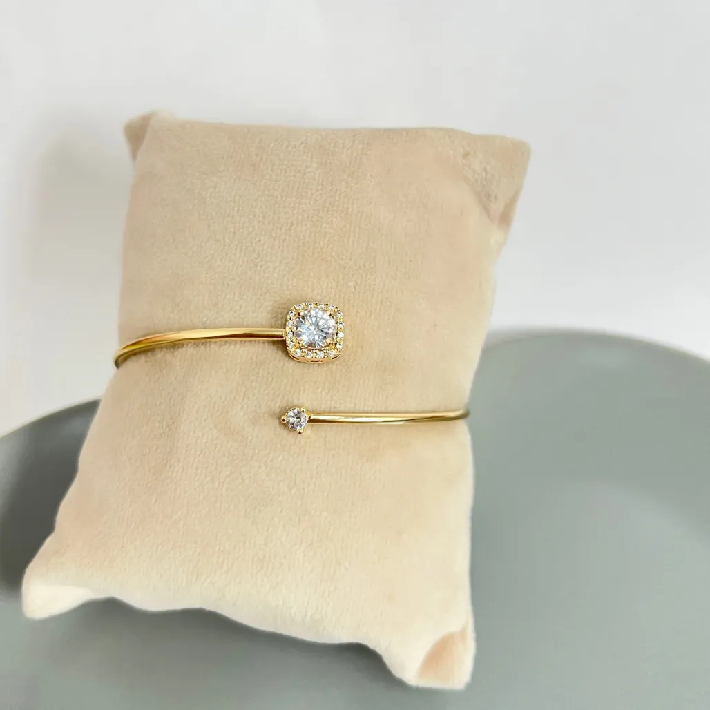 BRACELETE ABERTO COM ZIRCONIA NA PONTA E ACABAMENTO QUADRADO PRINCESA