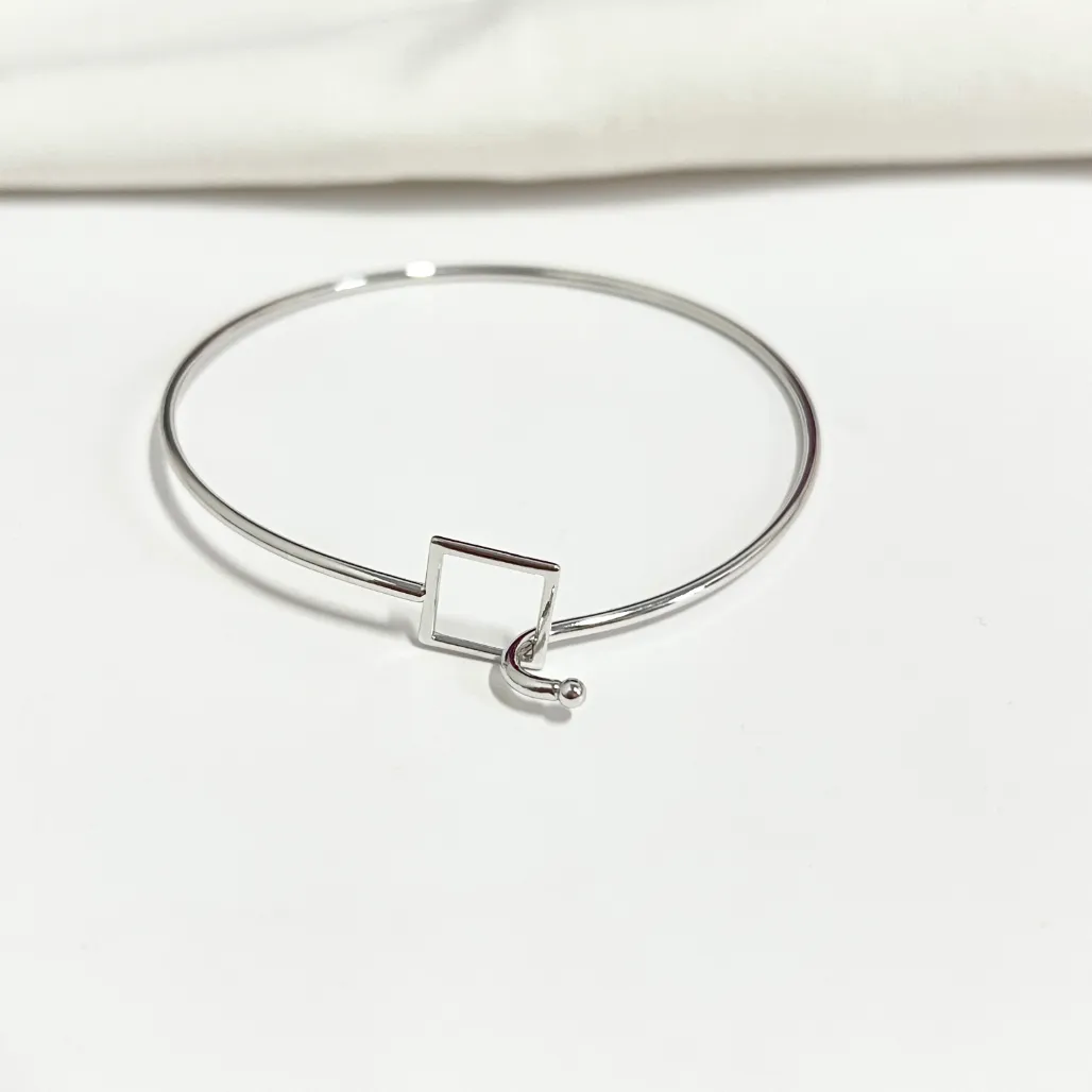 BRACELETE FIO QUADRADO COM ENGATE