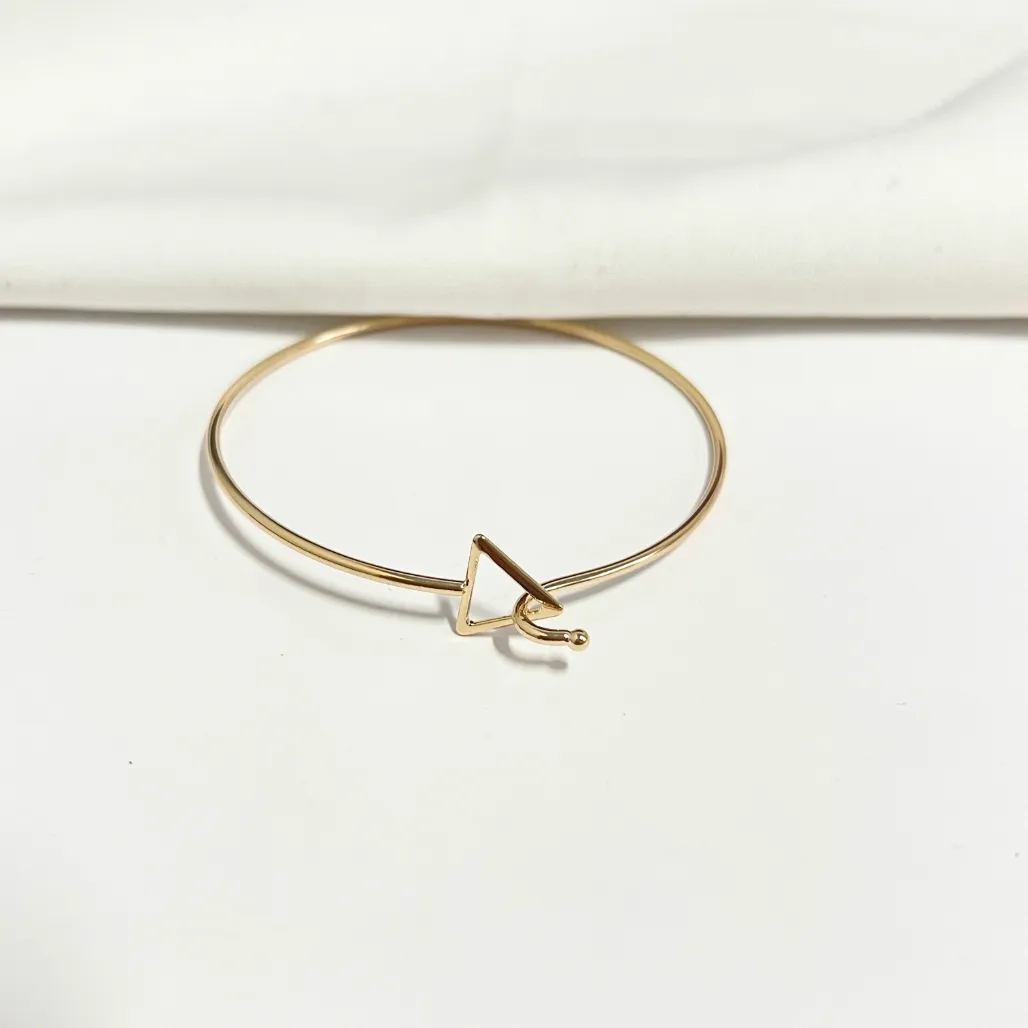 BRACELETE FIO TRIÂNGULO COM ENGATE